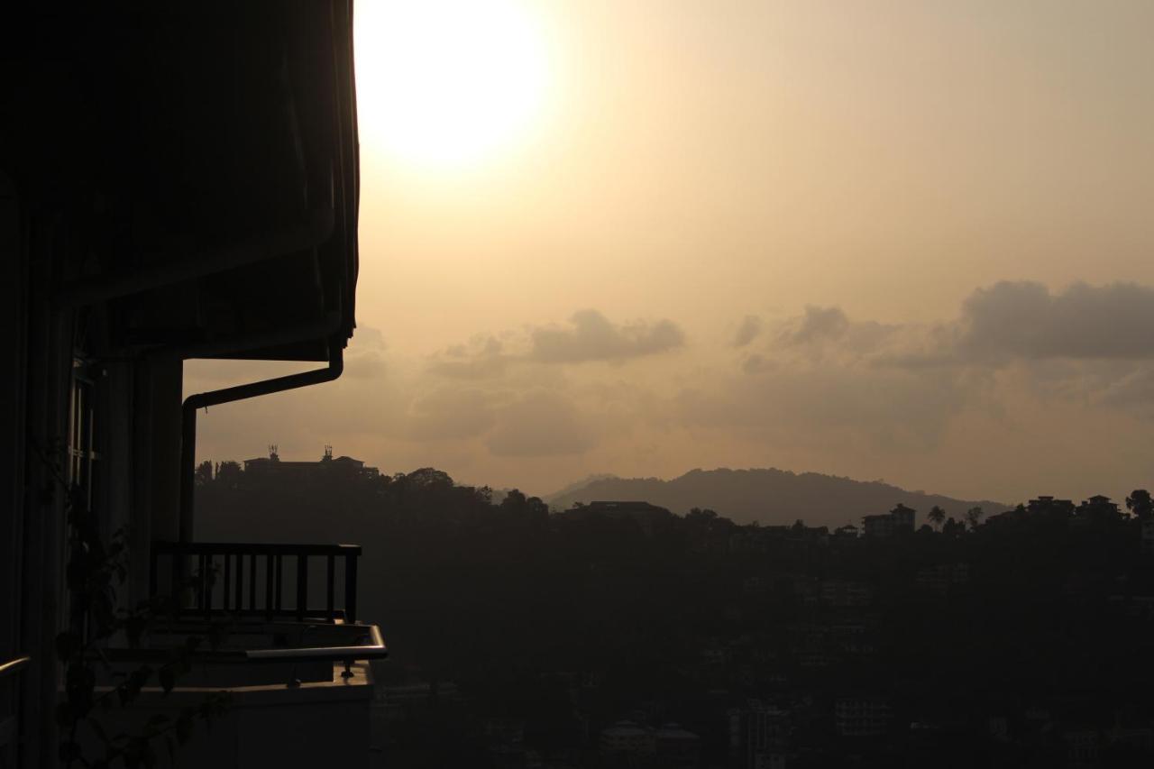 The Peak Pavilion كاندي المظهر الخارجي الصورة